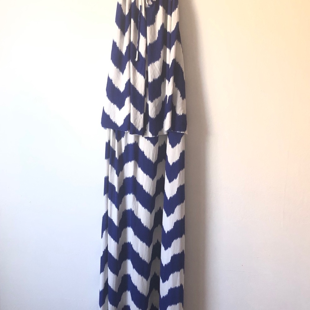 T-bags Los Angeles Blue & White Chevron Maxi Halter Dress Size Medium - Picture 3 of 8